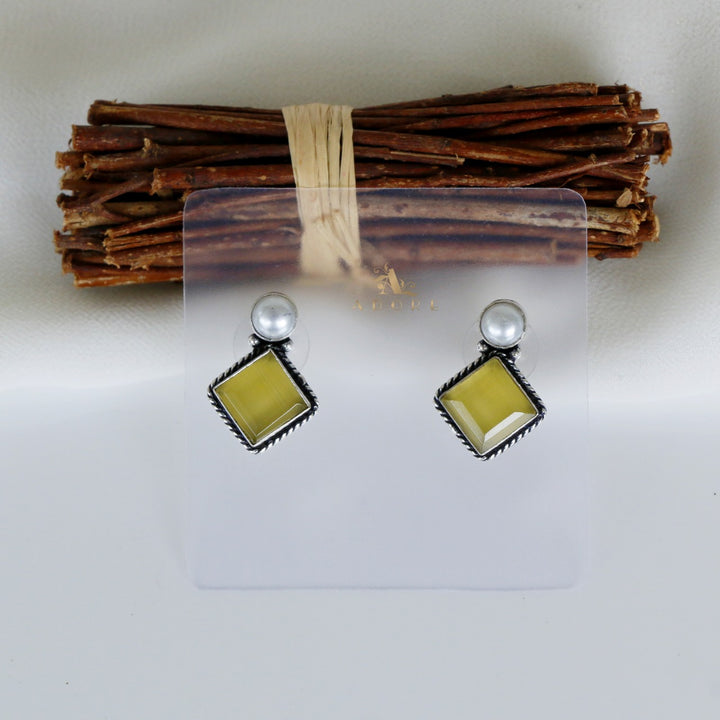 Arusi Pearl Earring