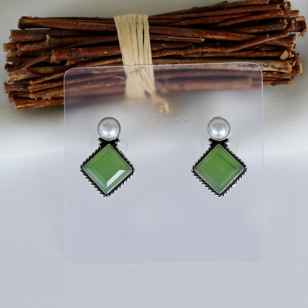 Arusi Pearl Earring