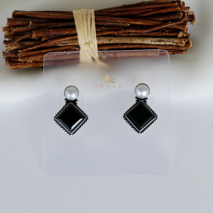 Arusi Pearl Earring