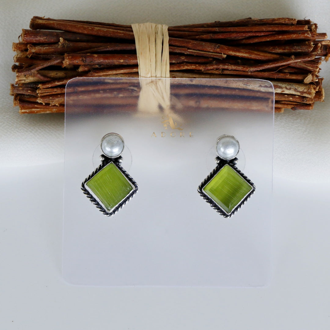 Arusi Pearl Earring