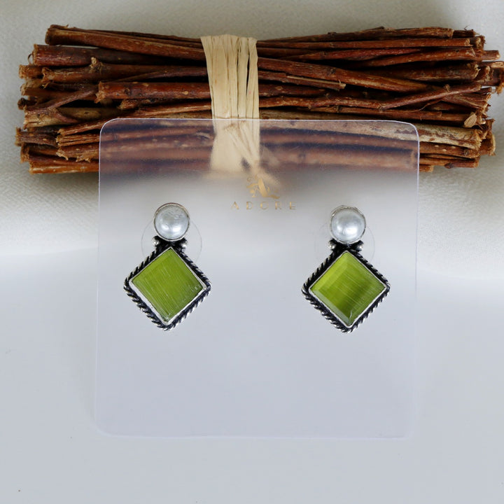 Arusi Pearl Earring