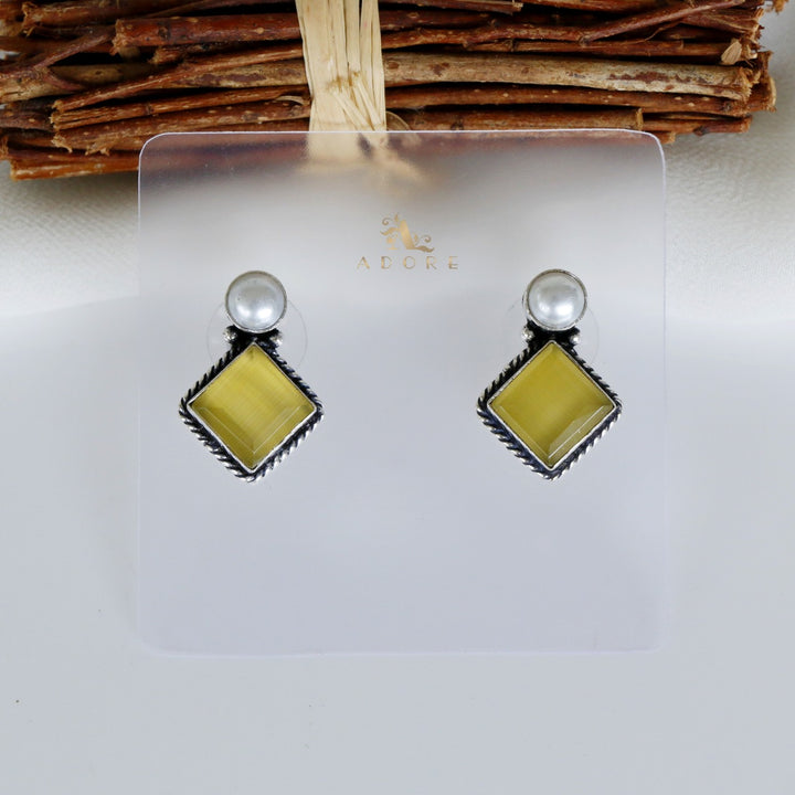 Arusi Pearl Earring