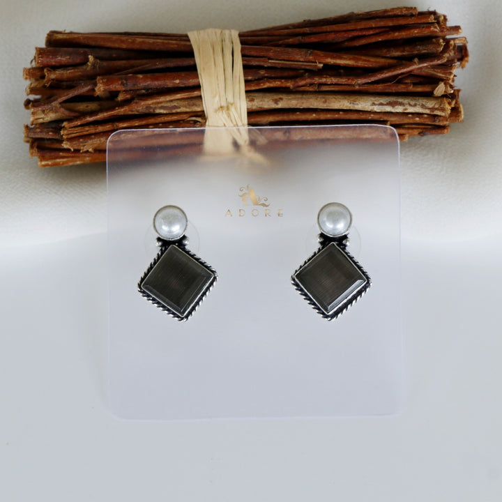 Arusi Pearl Earring
