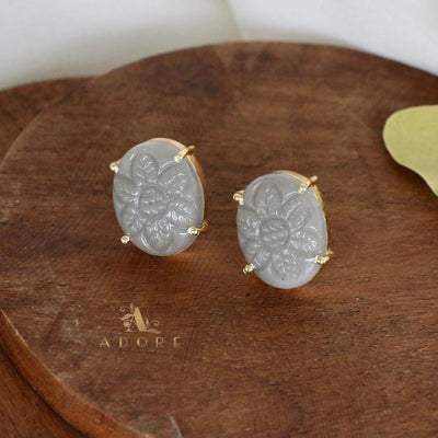 Melo Carved Claw Stud