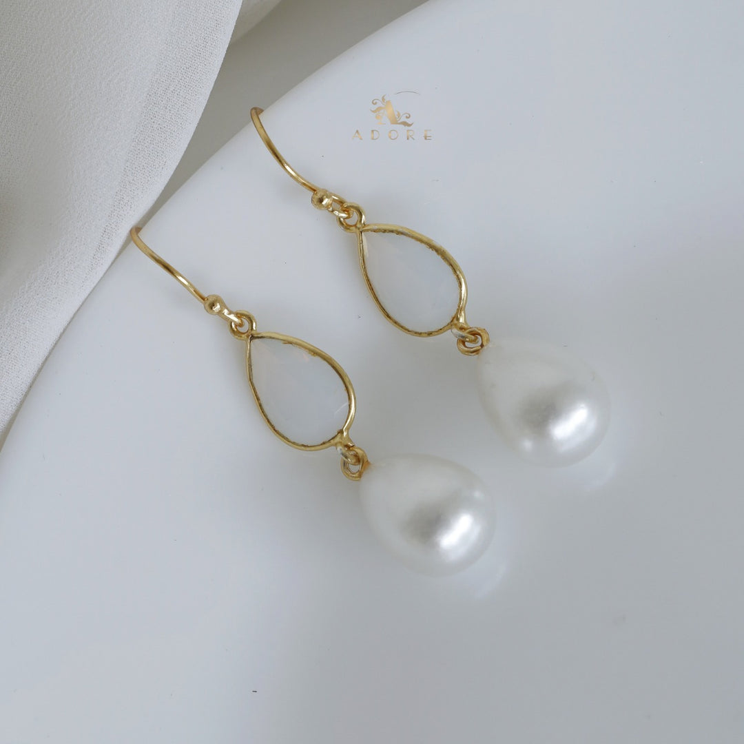 Ziora Glossy With Pearl Drop Earring