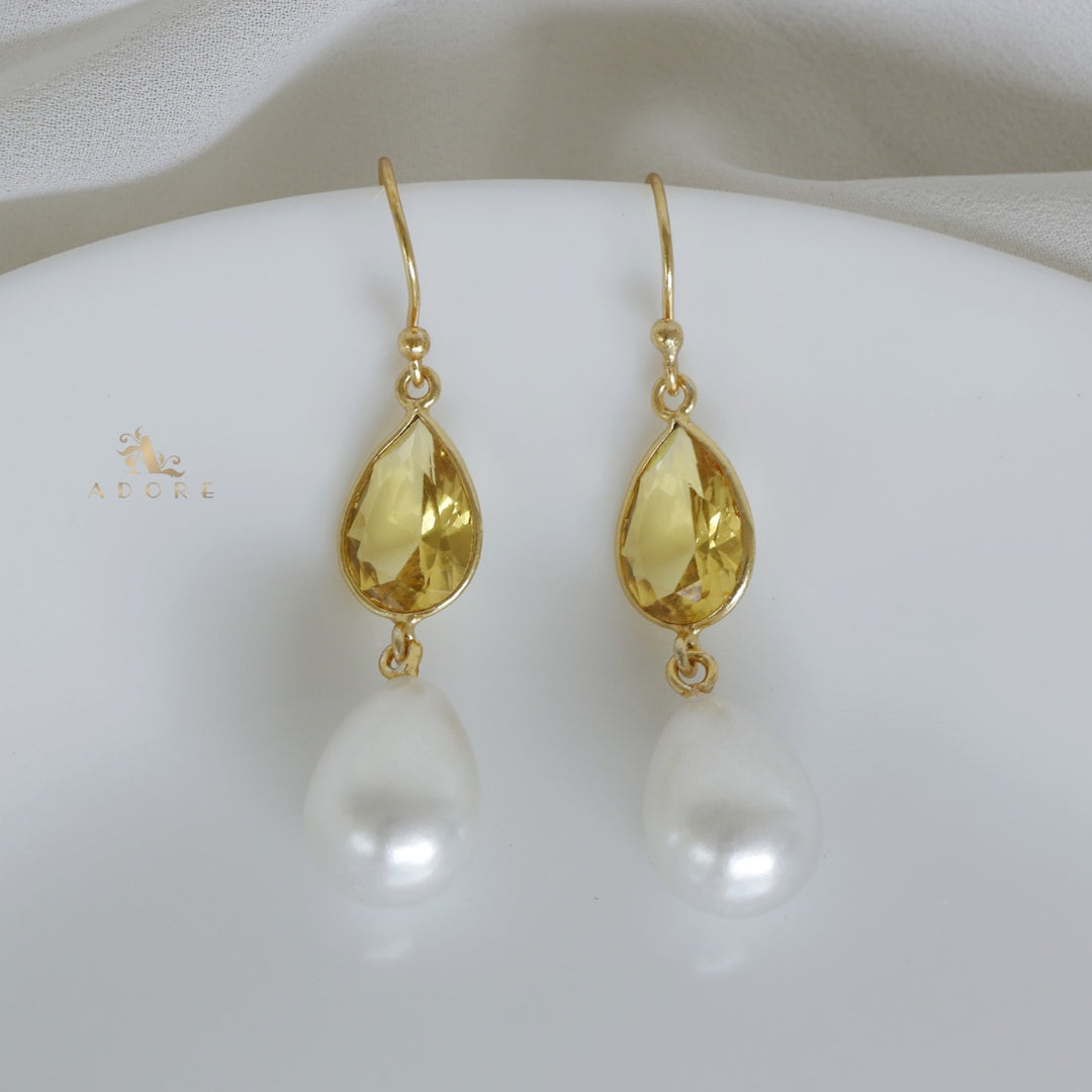 Ziora Glossy With Pearl Drop Earring