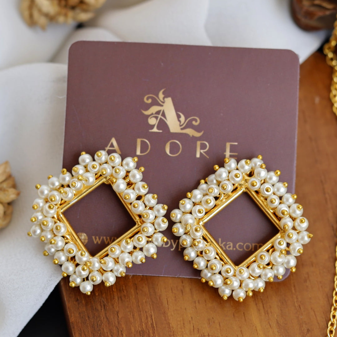 Golden Heronika Pearl Neckpiece With Earring