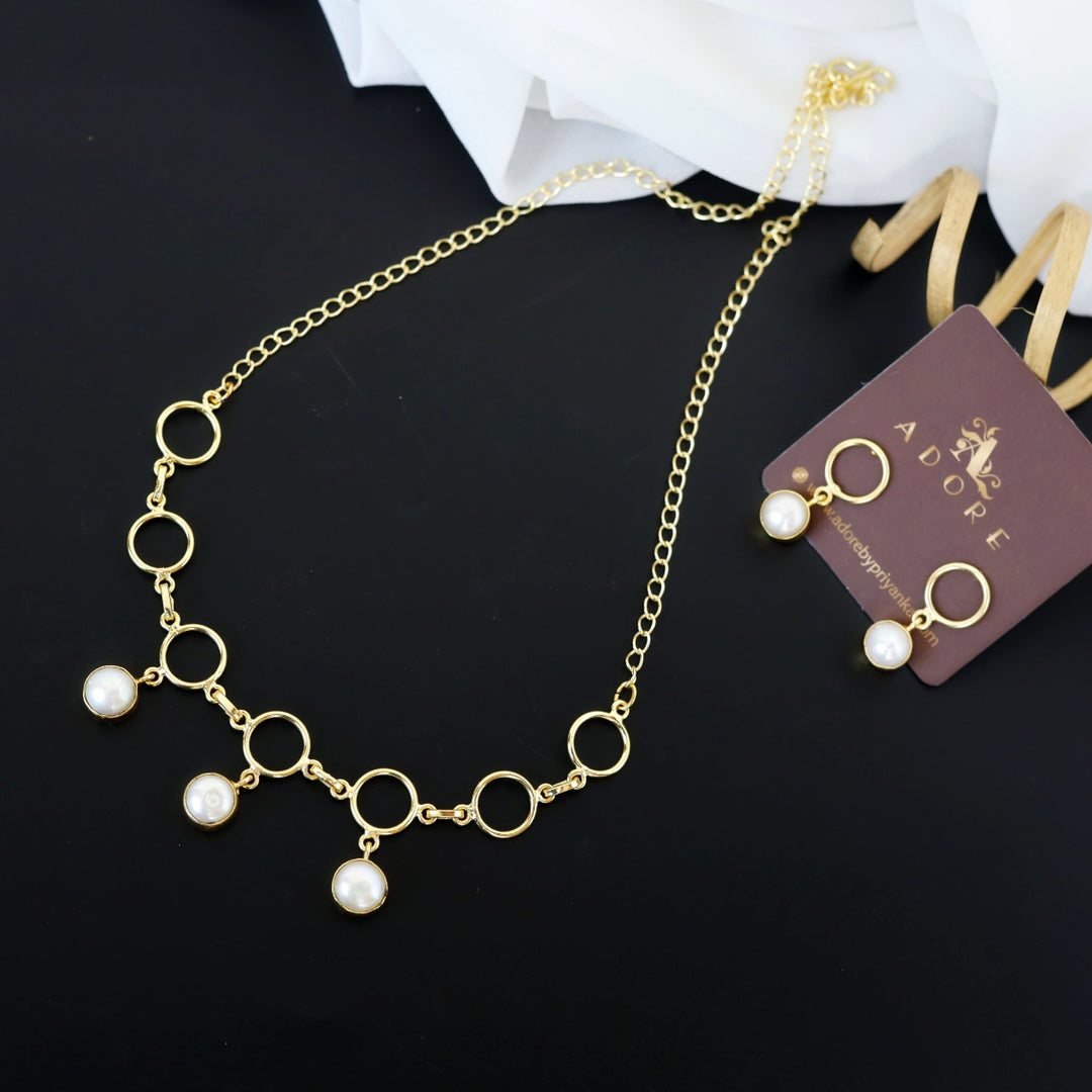 Golden Circle With Pearl Neckpiece With Earring