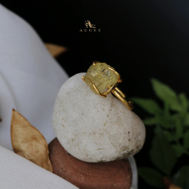Dilrupa Raw Stone Ring