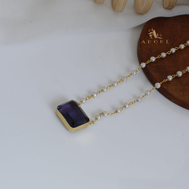 Nasmiya Rectangle Neckpiece