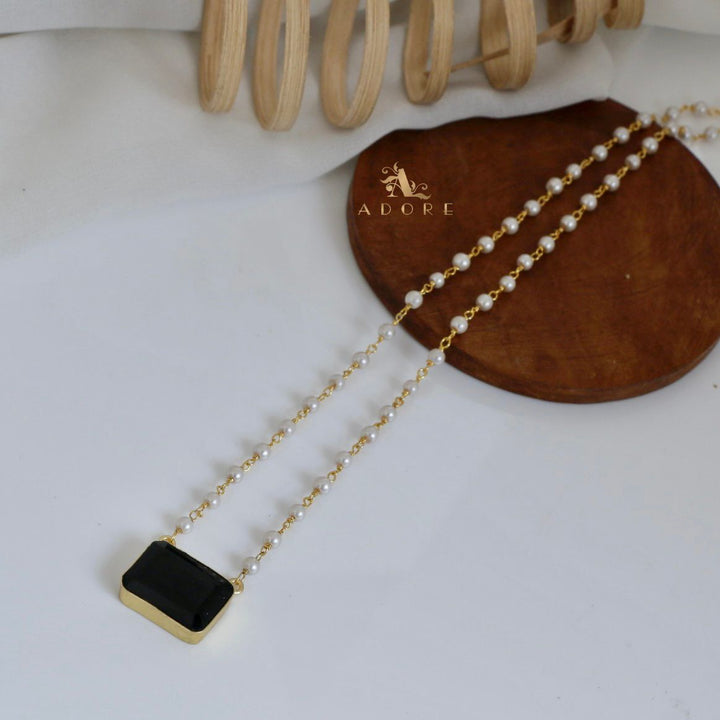 Nasmiya Rectangle Neckpiece