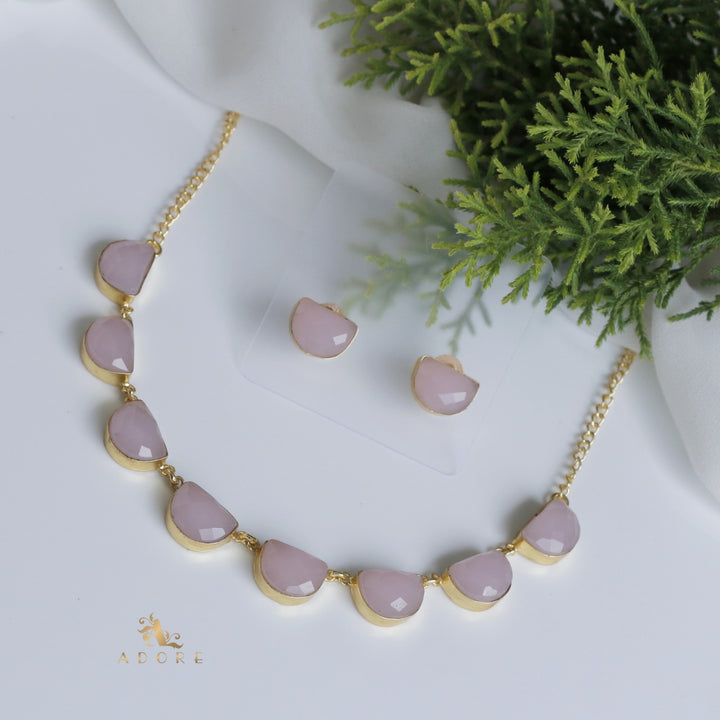 Roshnia Short Neckpiece With Stud