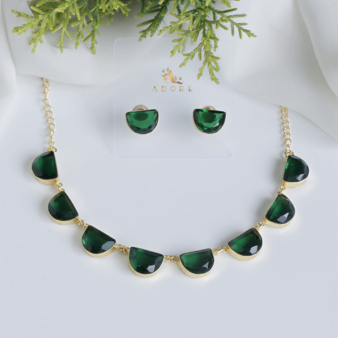 Roshnia Short Neckpiece With Stud