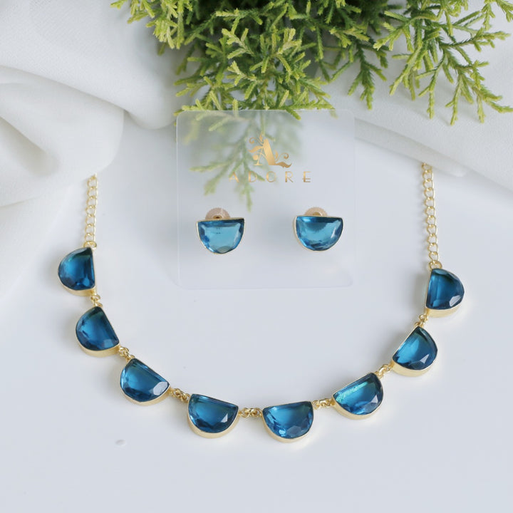 Roshnia Short Neckpiece With Stud