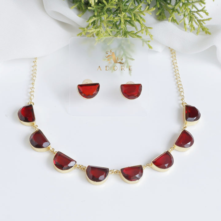 Roshnia Short Neckpiece With Stud