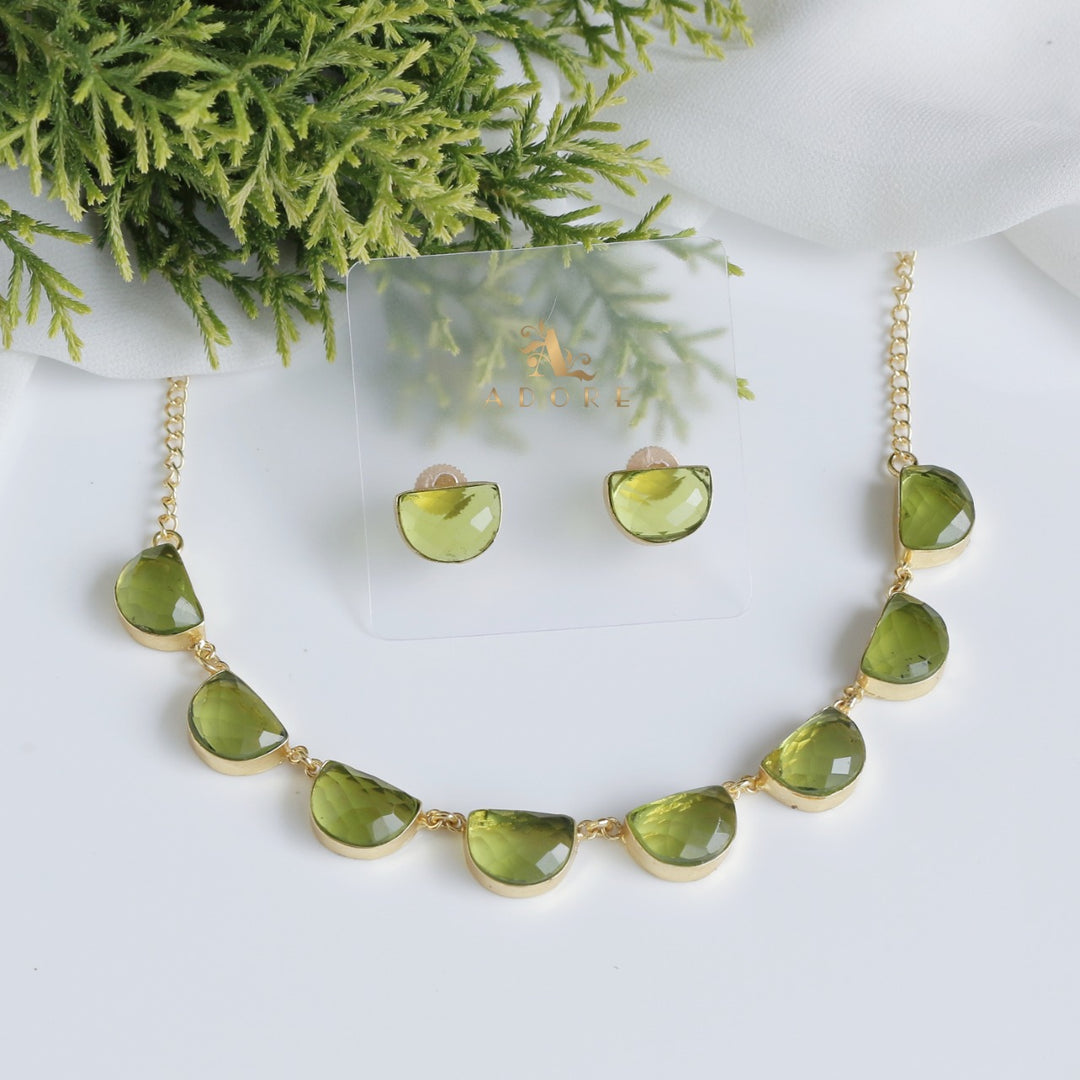 Roshnia Short Neckpiece With Stud