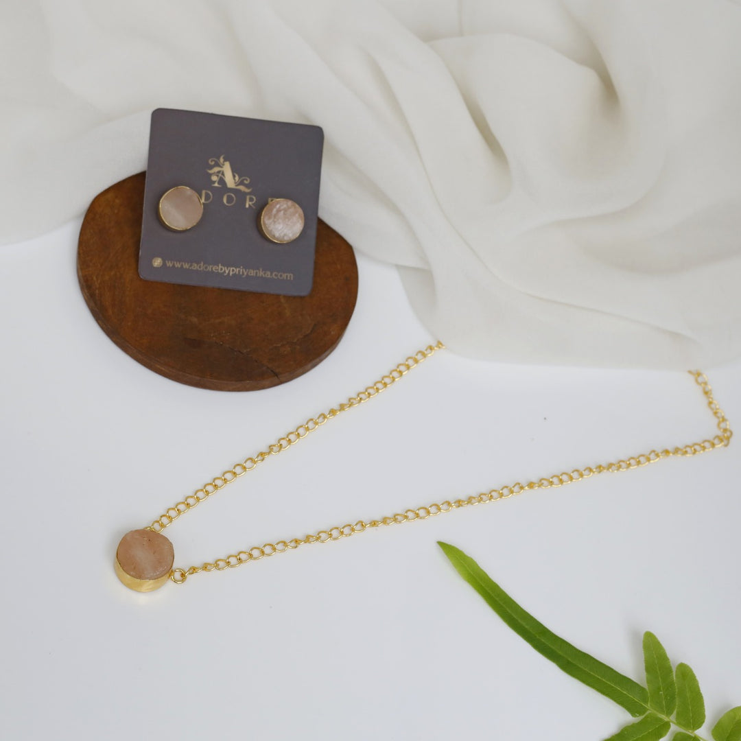 Kamilla Neckpiece With Stud