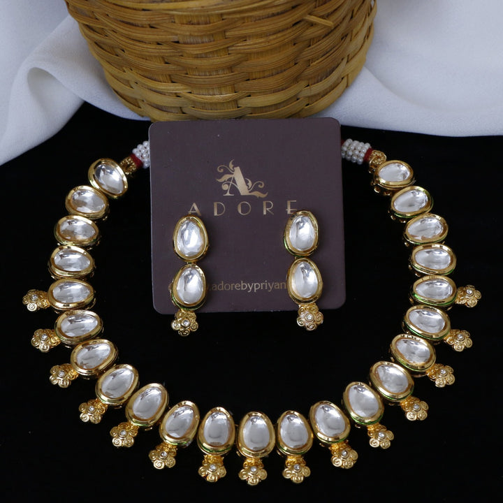 Vaishnavi Kundan Neckpiece With Earring