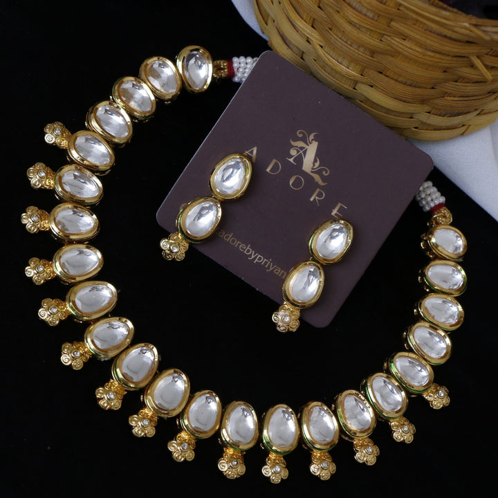 Vaishnavi Kundan Neckpiece With Earring