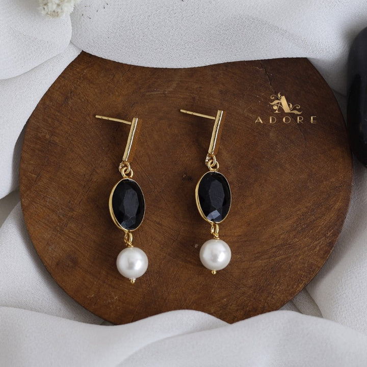 Likhas Oval Drop With Pearl Earring