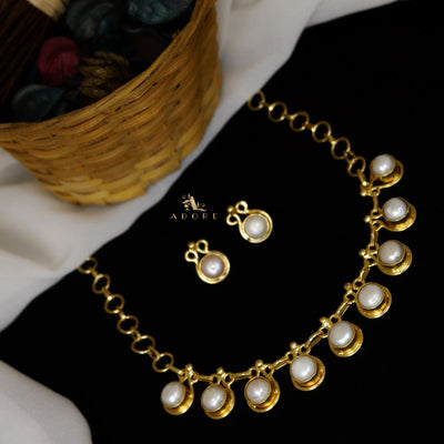 Kenzia Fresh Water Pearl Short Neckpiece With Stud
