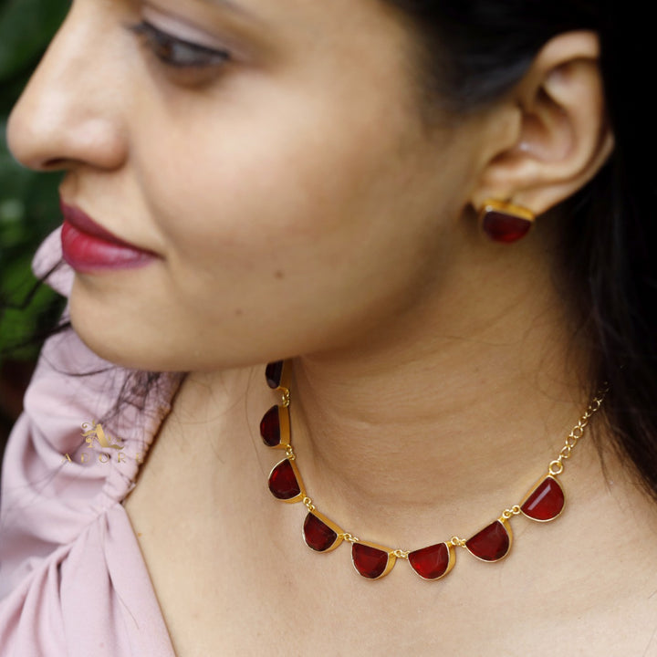 Roshnia Short Neckpiece With Stud
