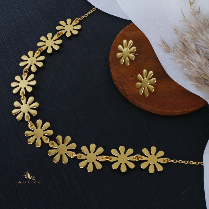 Midhila Neckpiece With Stud