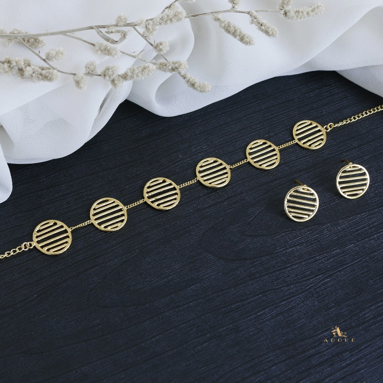 Melorra Short Neckpiece / Choker With Stud
