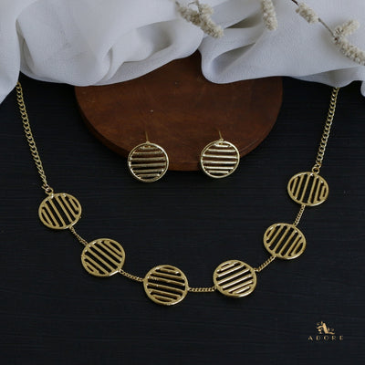 Melorra Short Neckpiece / Choker With Stud
