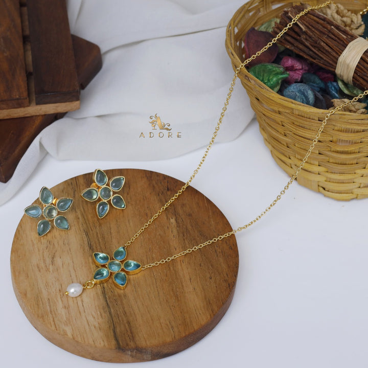 Floral Neckpiece With Stud