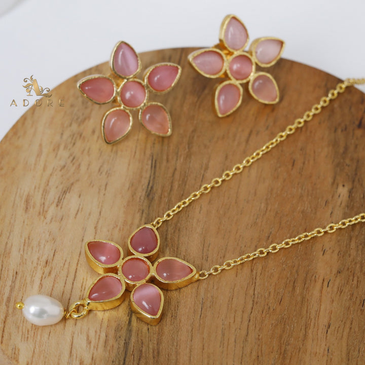 Floral Neckpiece With Stud
