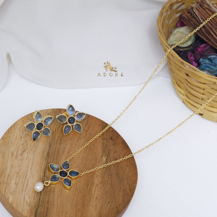 Floral Neckpiece With Stud