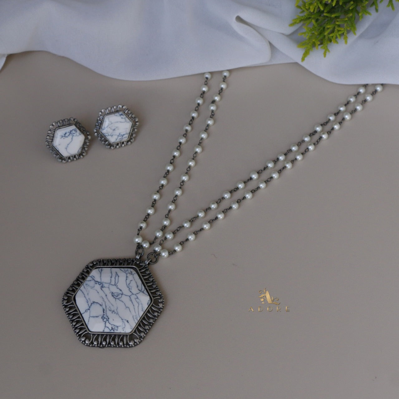 Ogima Hexagon Neckpiece With Stud