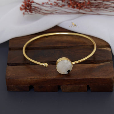 Ainoha Front Open Bangle