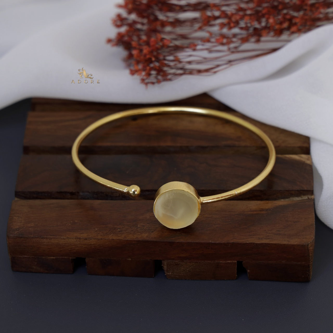 Ainoha Front Open Bangle
