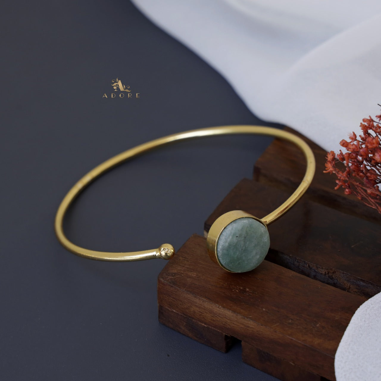 Ainoha Front Open Bangle