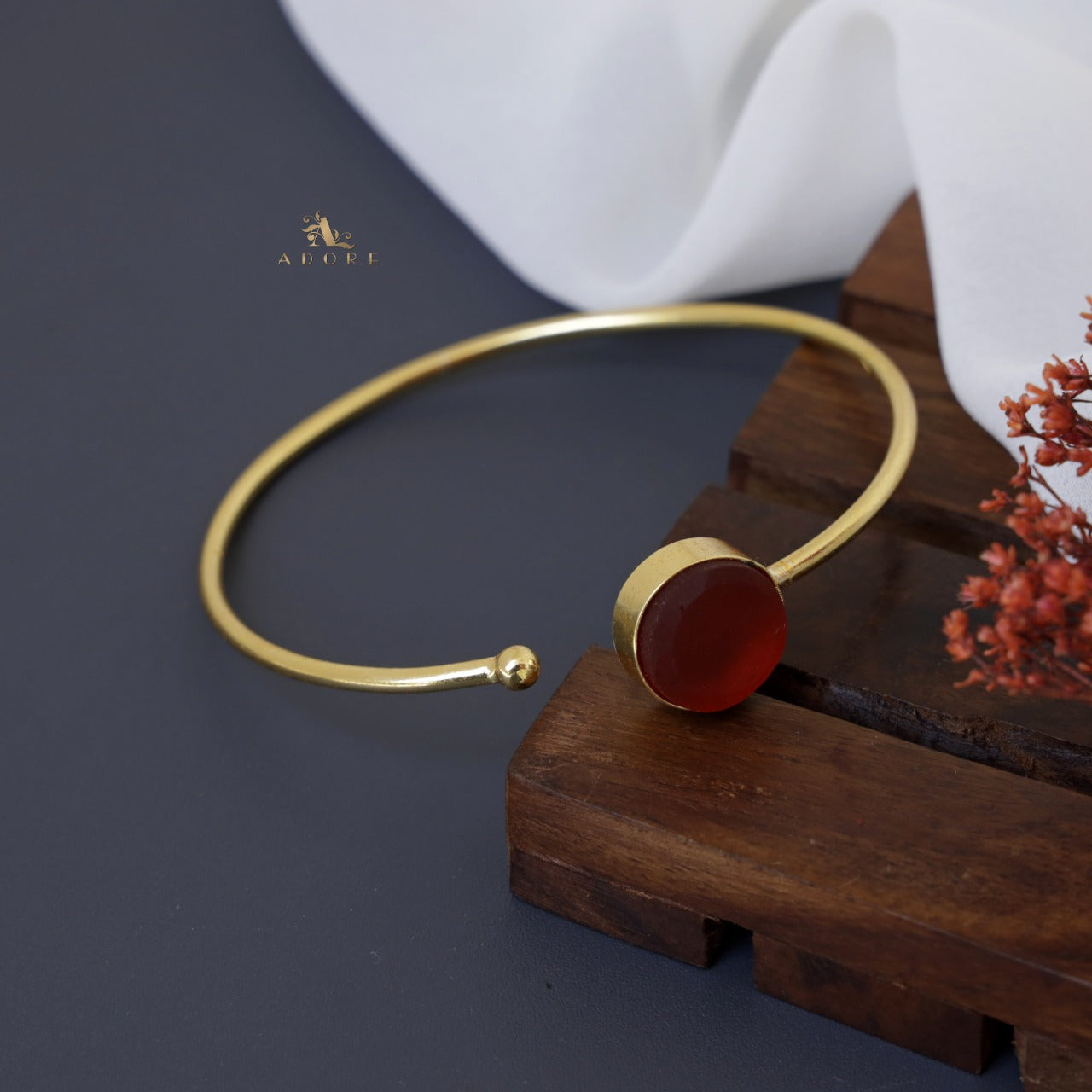 Ainoha Front Open Bangle