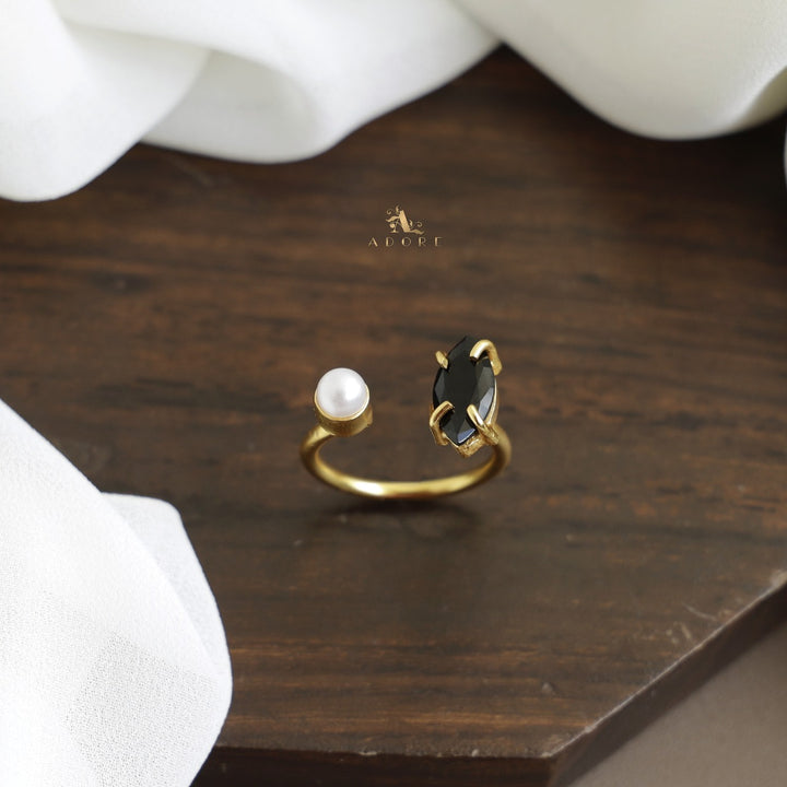 Toivo Glossy With Pearl Ring
