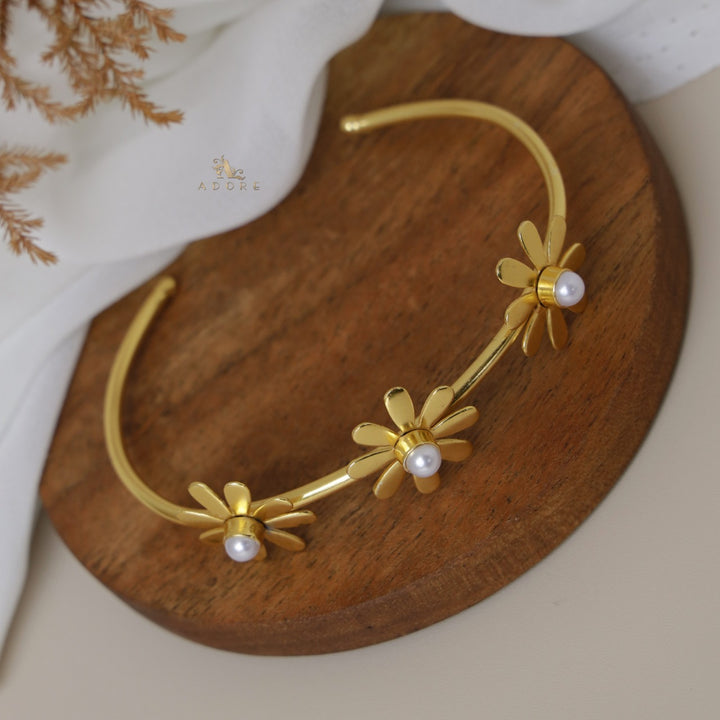 Midhila 3 Flower Pearl Bangle