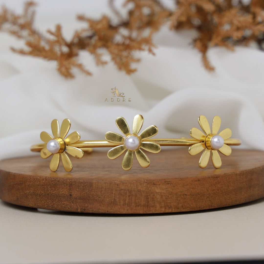 Midhila 3 Flower Pearl Bangle