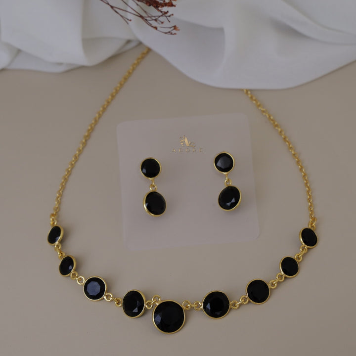 Freya Round Glossy Neckpiece With Earring