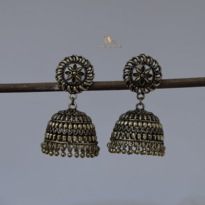 Nivedhitha Jhumka