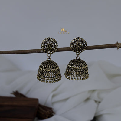 Nivedhitha Jhumka