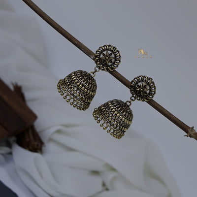 Nivedhitha Jhumka
