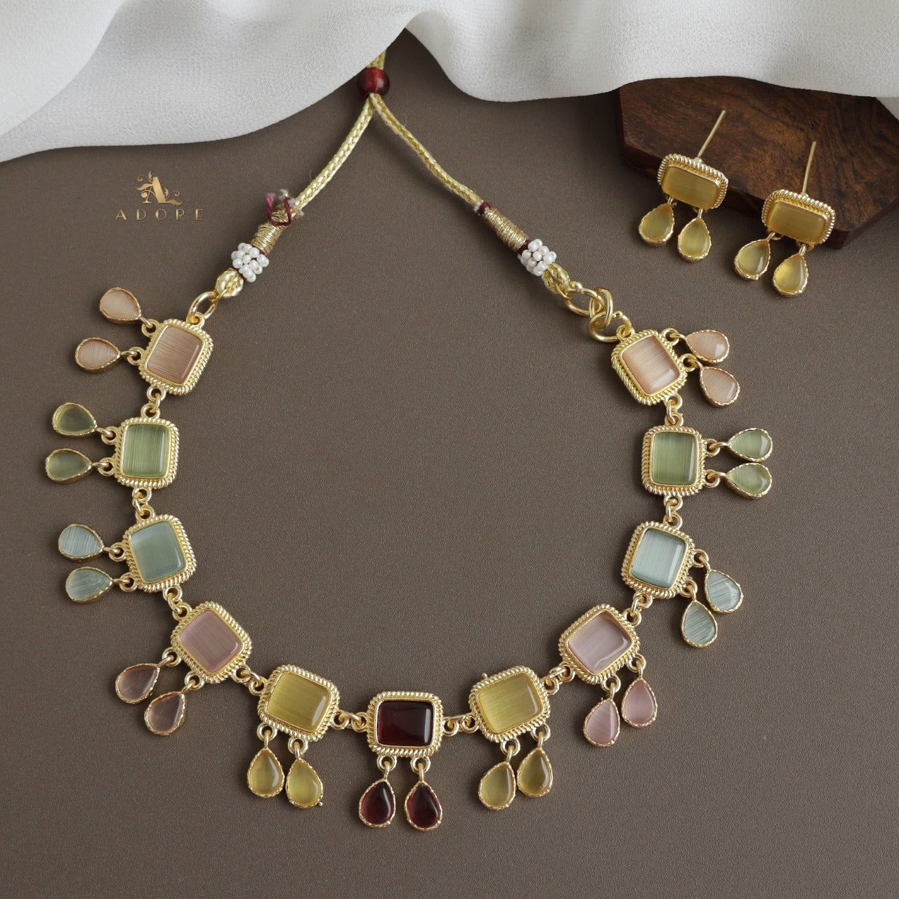 Firouz Glossy Short Neckpiece With Earring