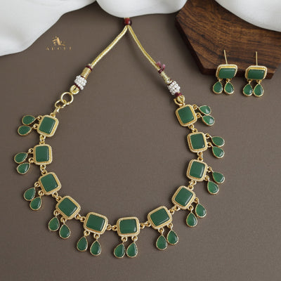 Firouz Glossy Short Neckpiece With Earring