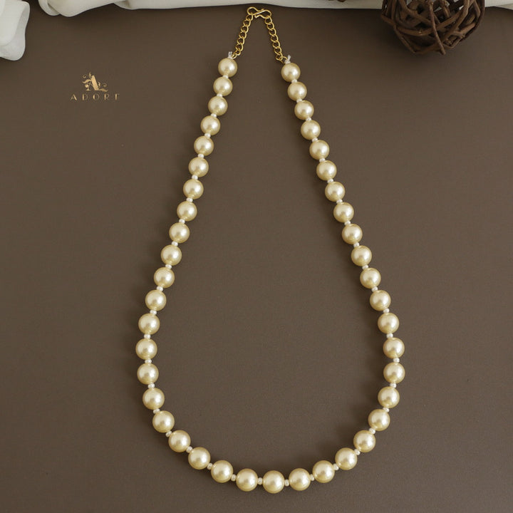 Venisha One Layer Pearl Neckpiece
