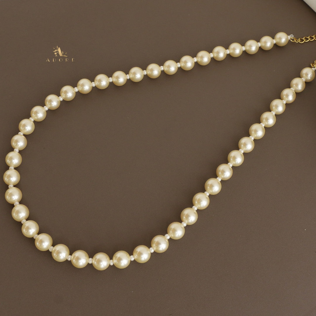 Venisha One Layer Pearl Neckpiece