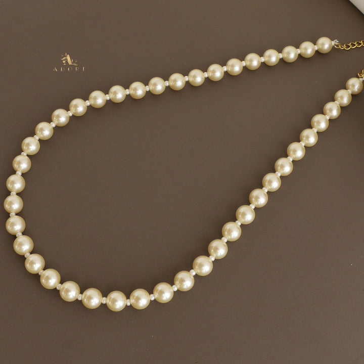Venisha One Layer Pearl Neckpiece