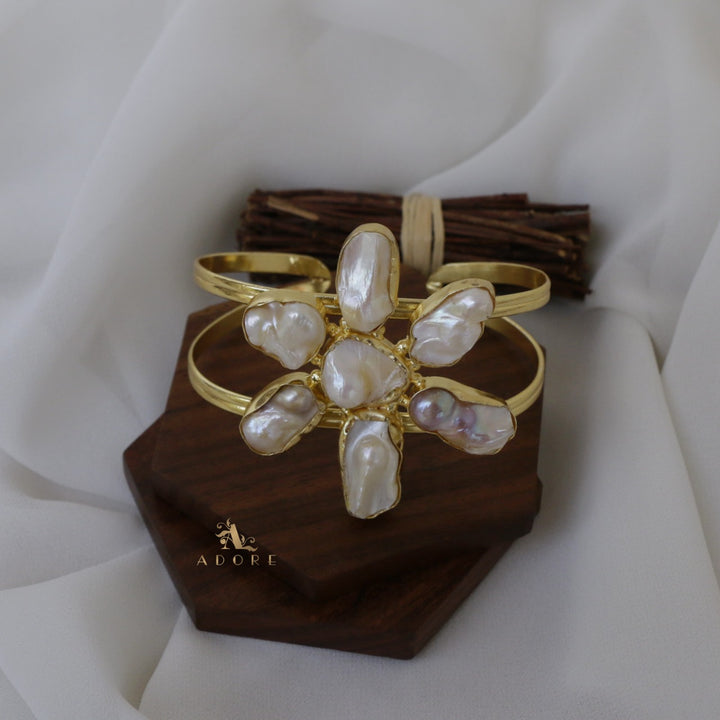 Niyara Flower Baroque Bangle